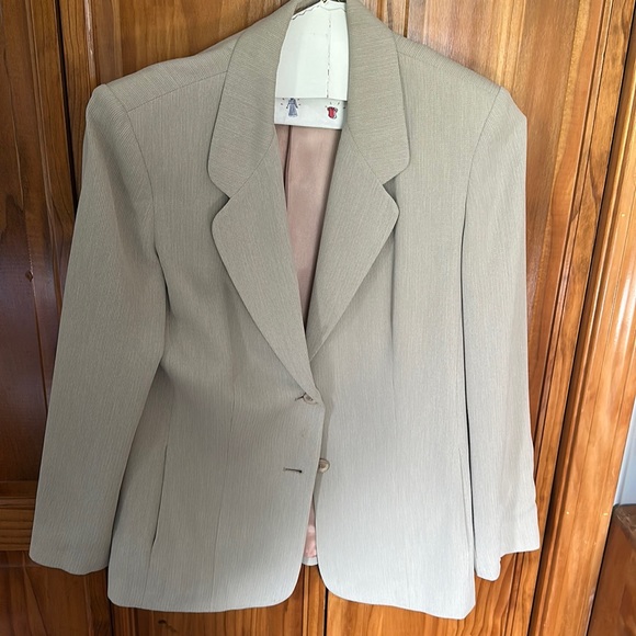 Blazer - Picture 1 of 2